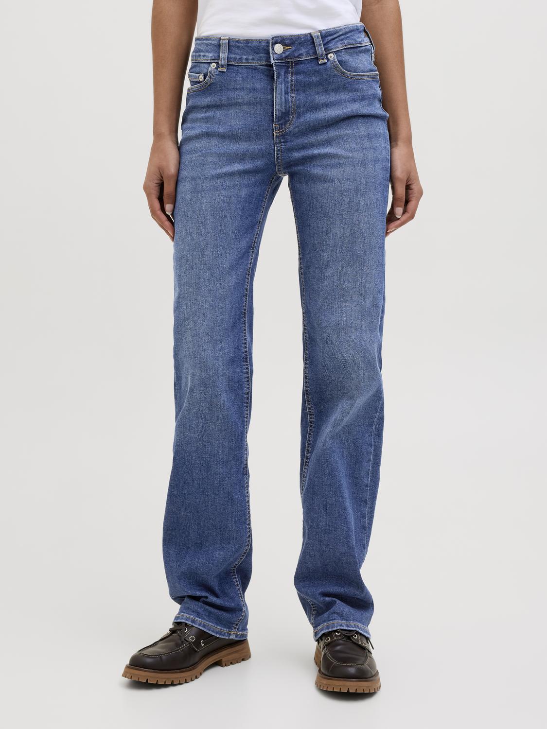 model_shot-front